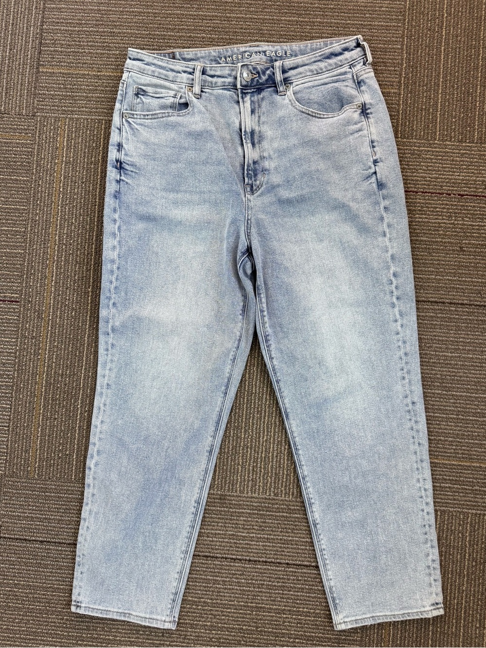 American Eagle Light Wash Straight Jeans Size 12 Short